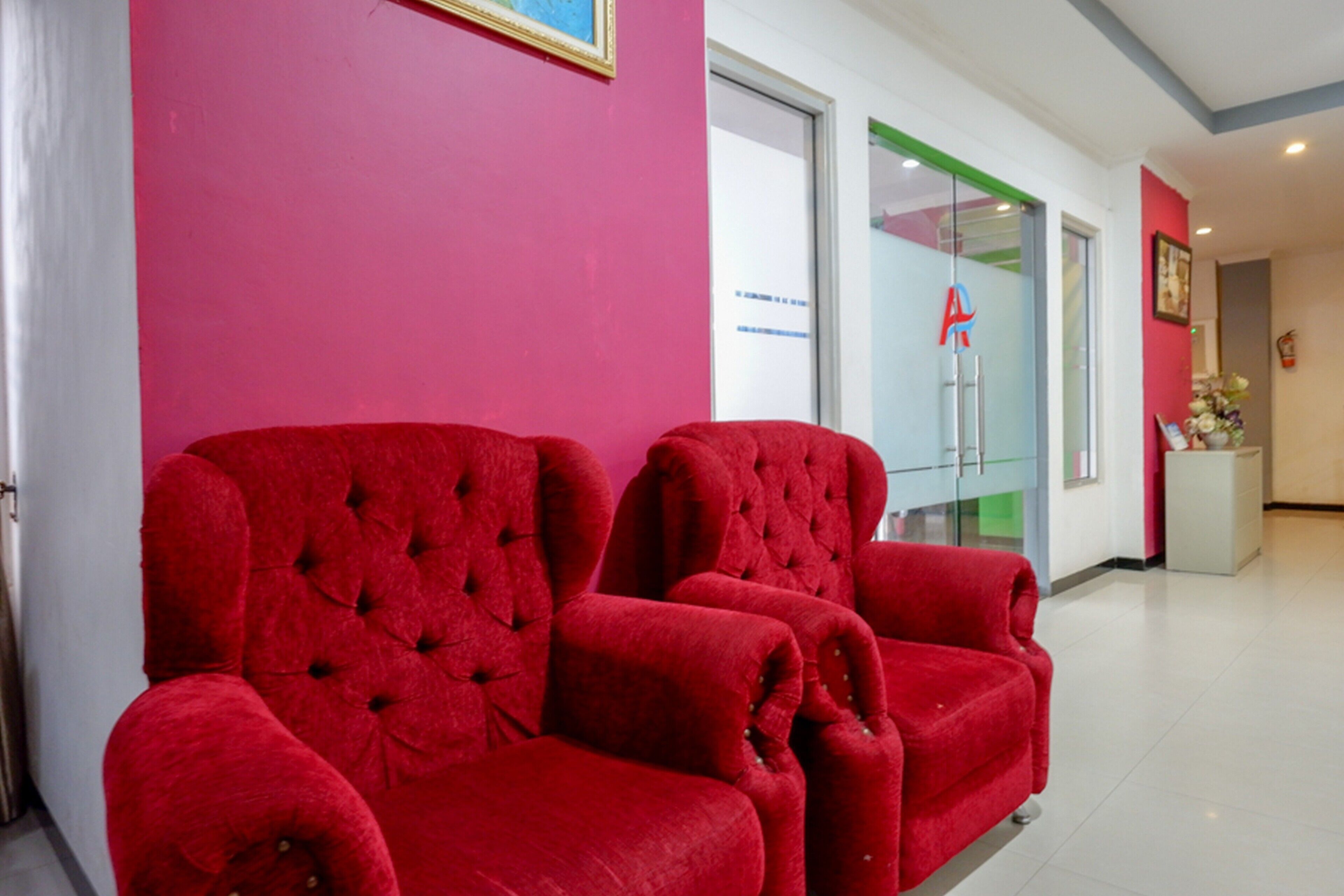 Atomy Hotel by RedDoorz
