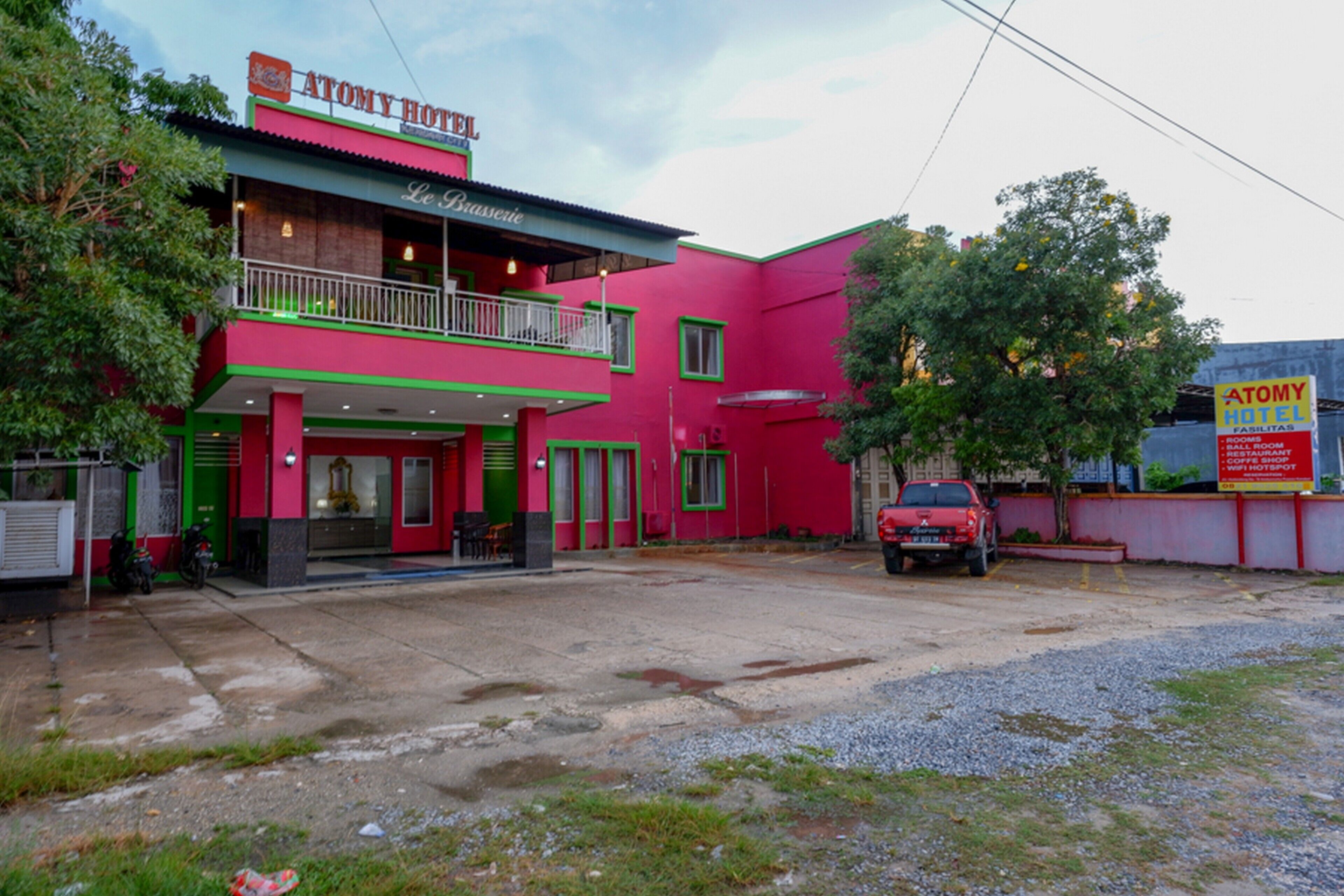 Atomy Hotel by RedDoorz