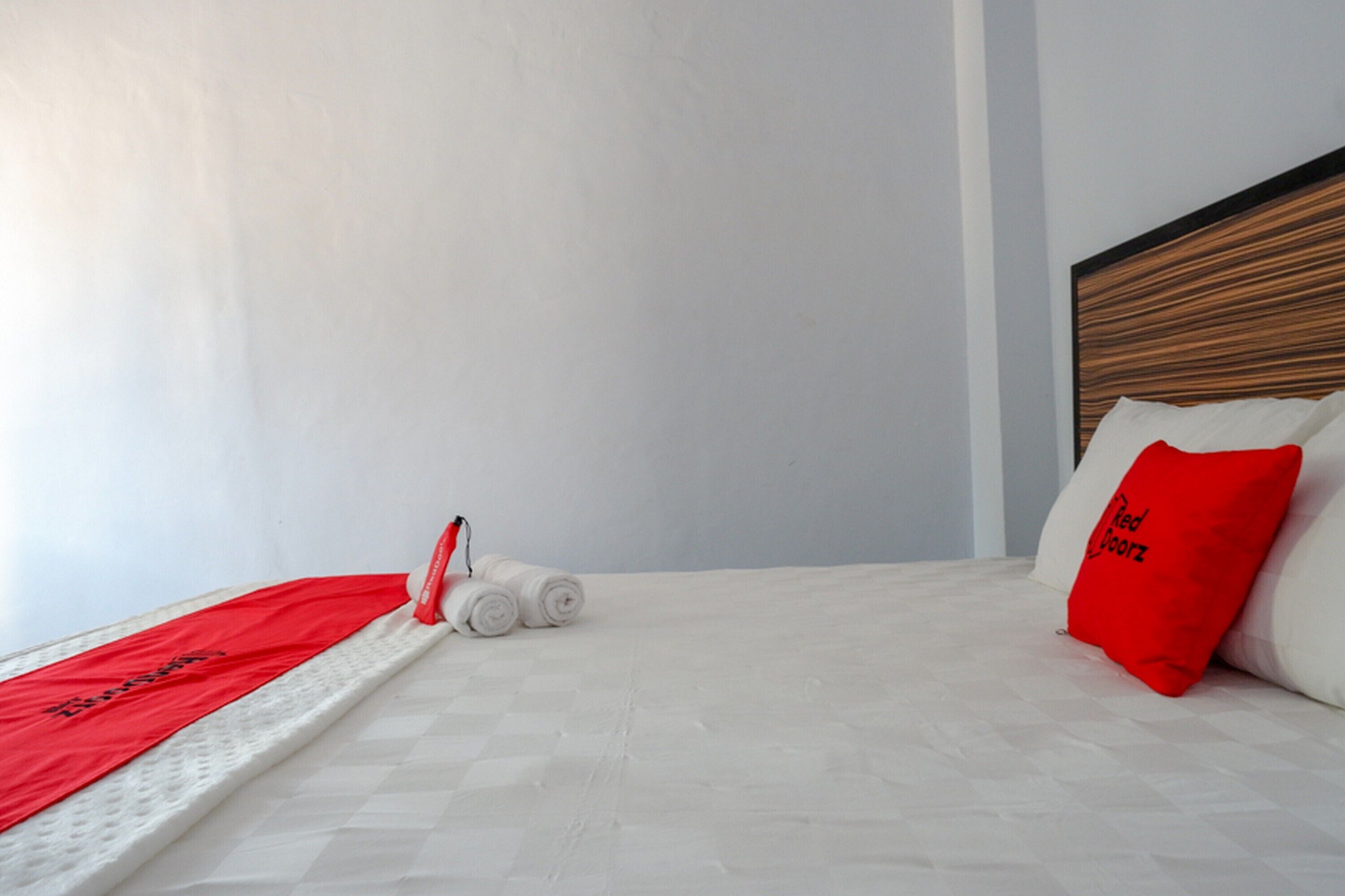 Hotel Viranza by RedDoorz