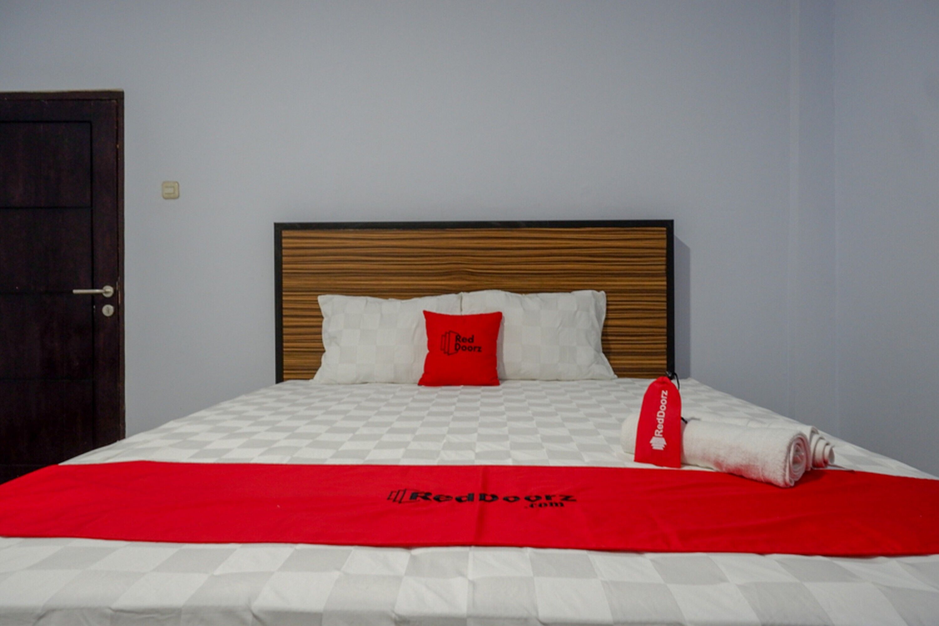 Hotel Viranza by RedDoorz