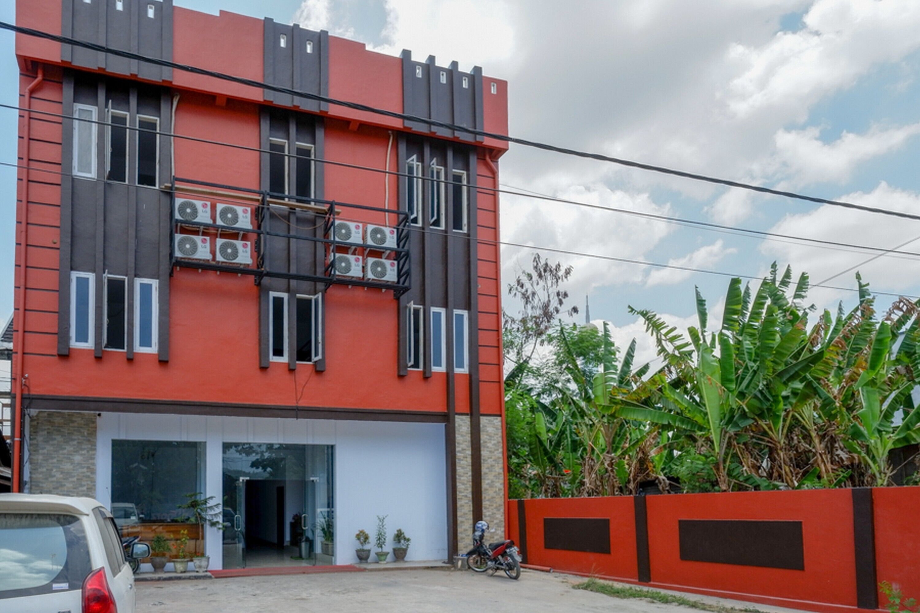 Hotel Viranza by RedDoorz