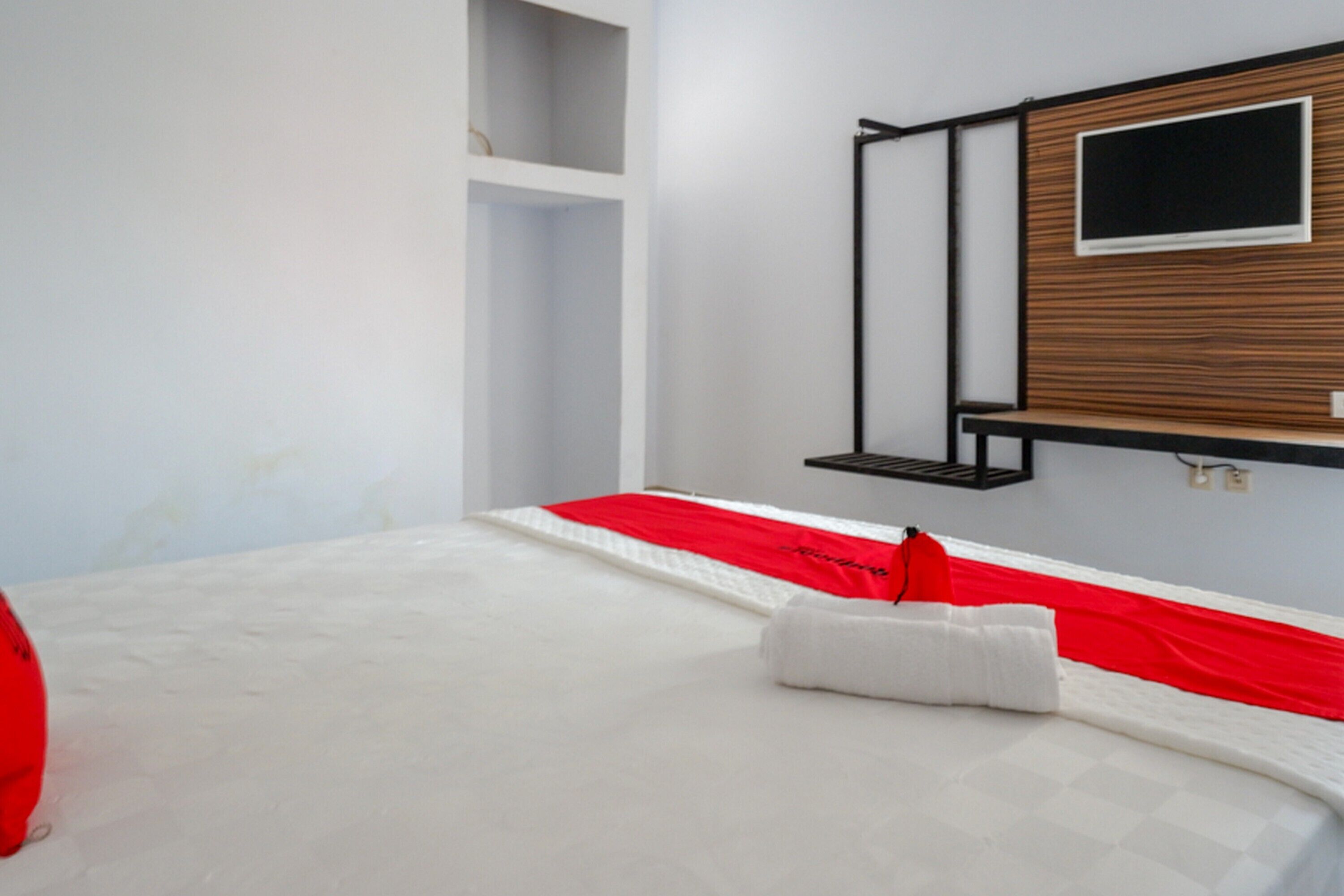 Hotel Viranza by RedDoorz
