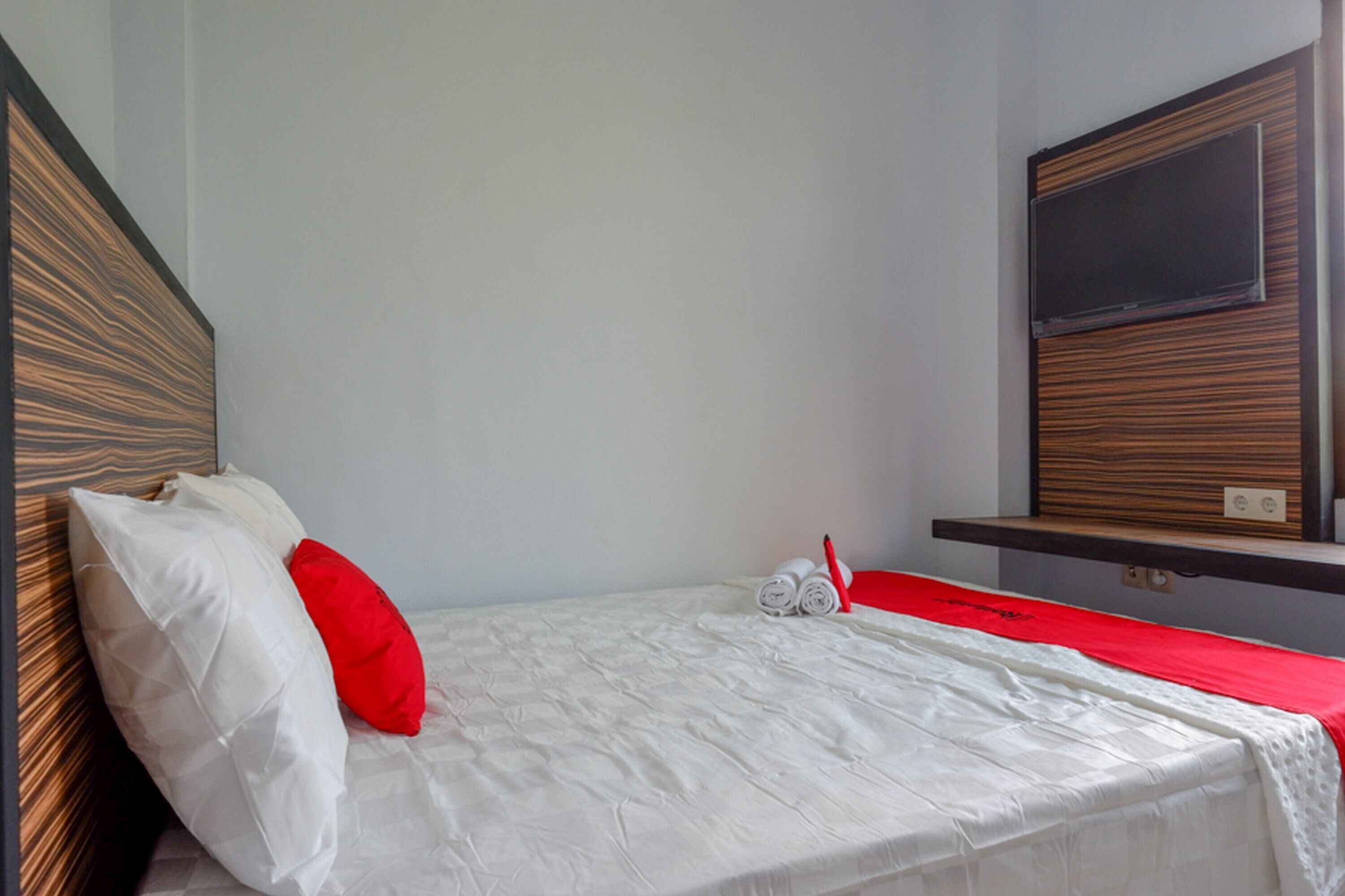 Hotel Viranza by RedDoorz