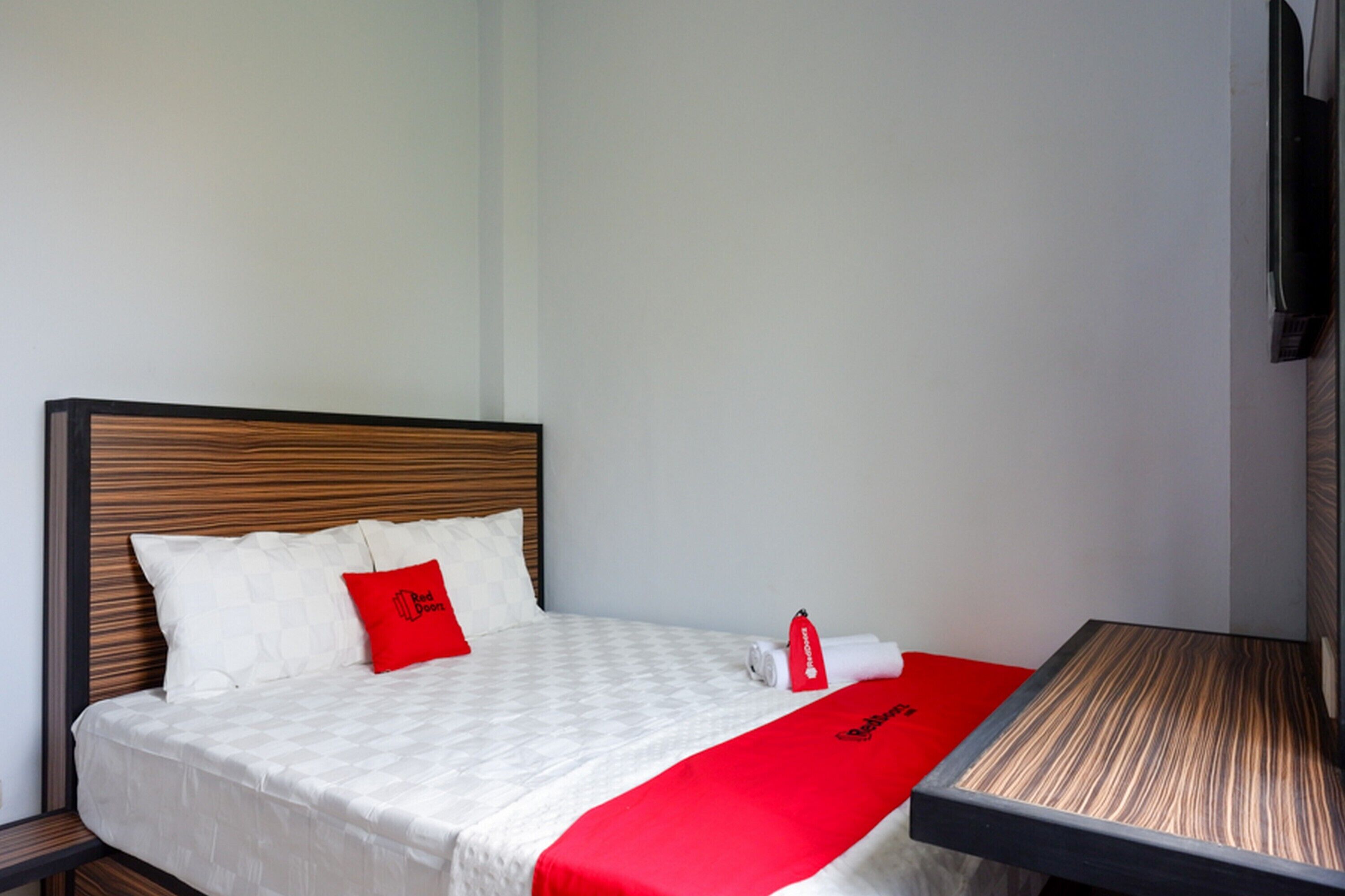 Hotel Viranza by RedDoorz