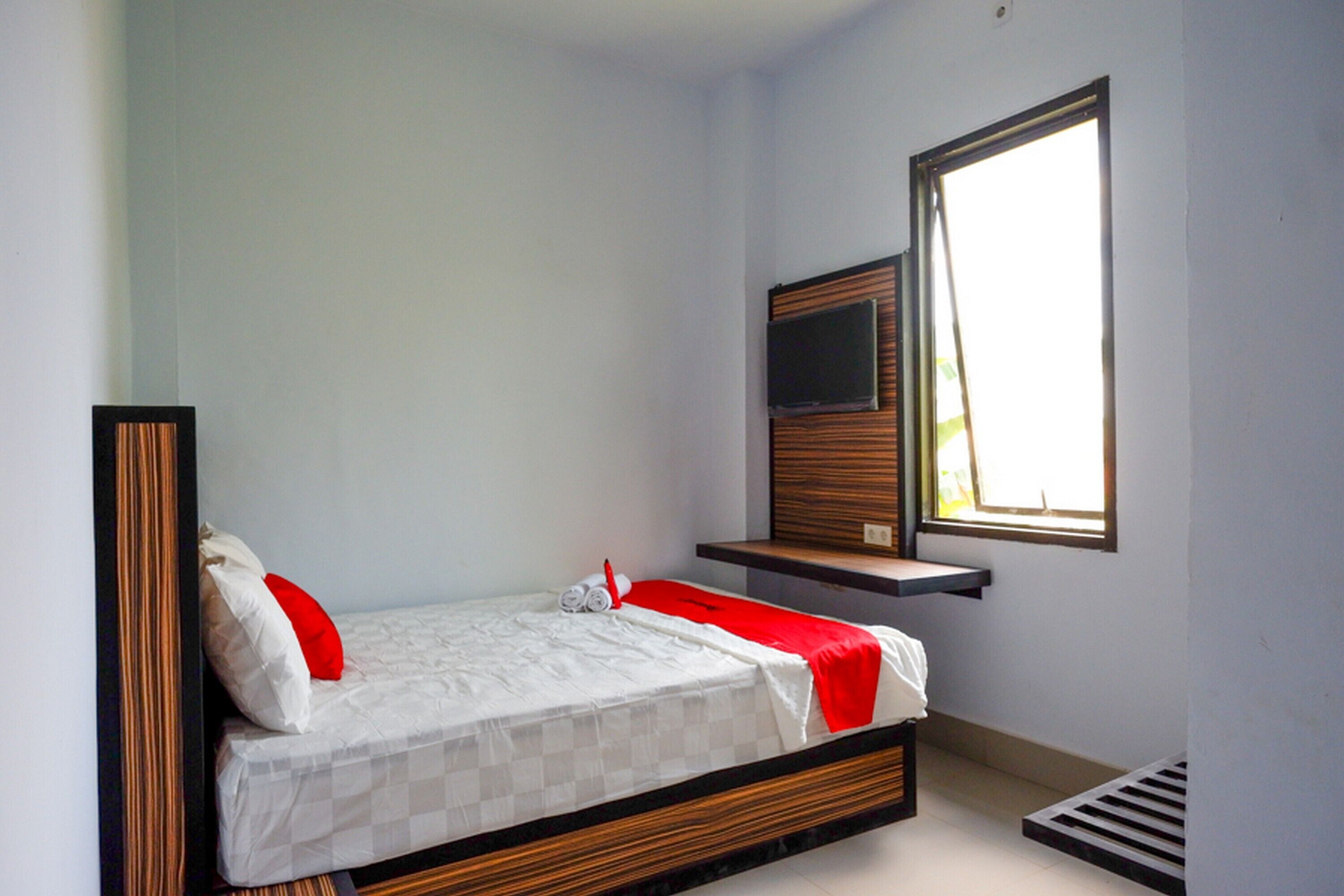 Hotel Viranza by RedDoorz