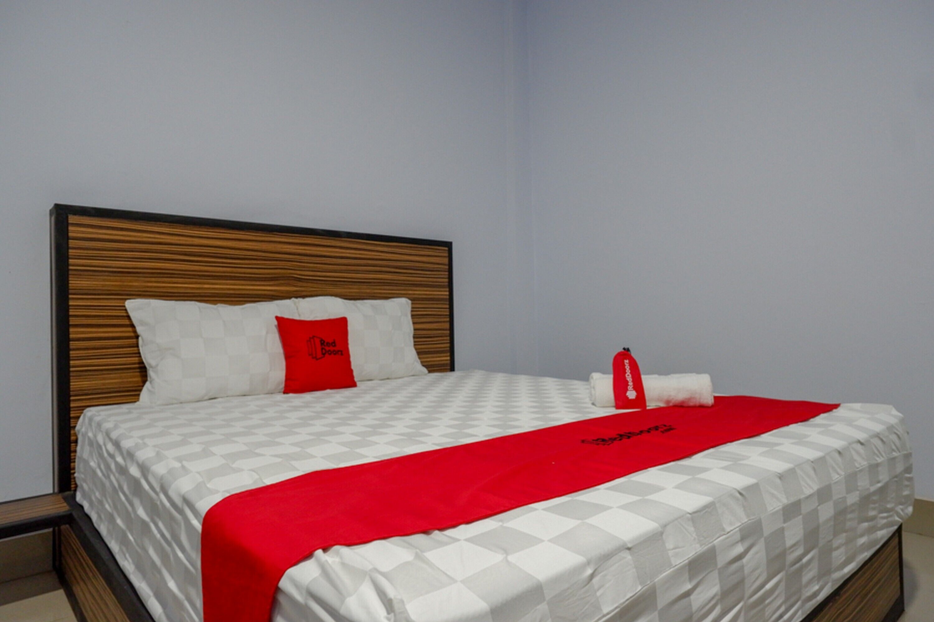 Hotel Viranza by RedDoorz