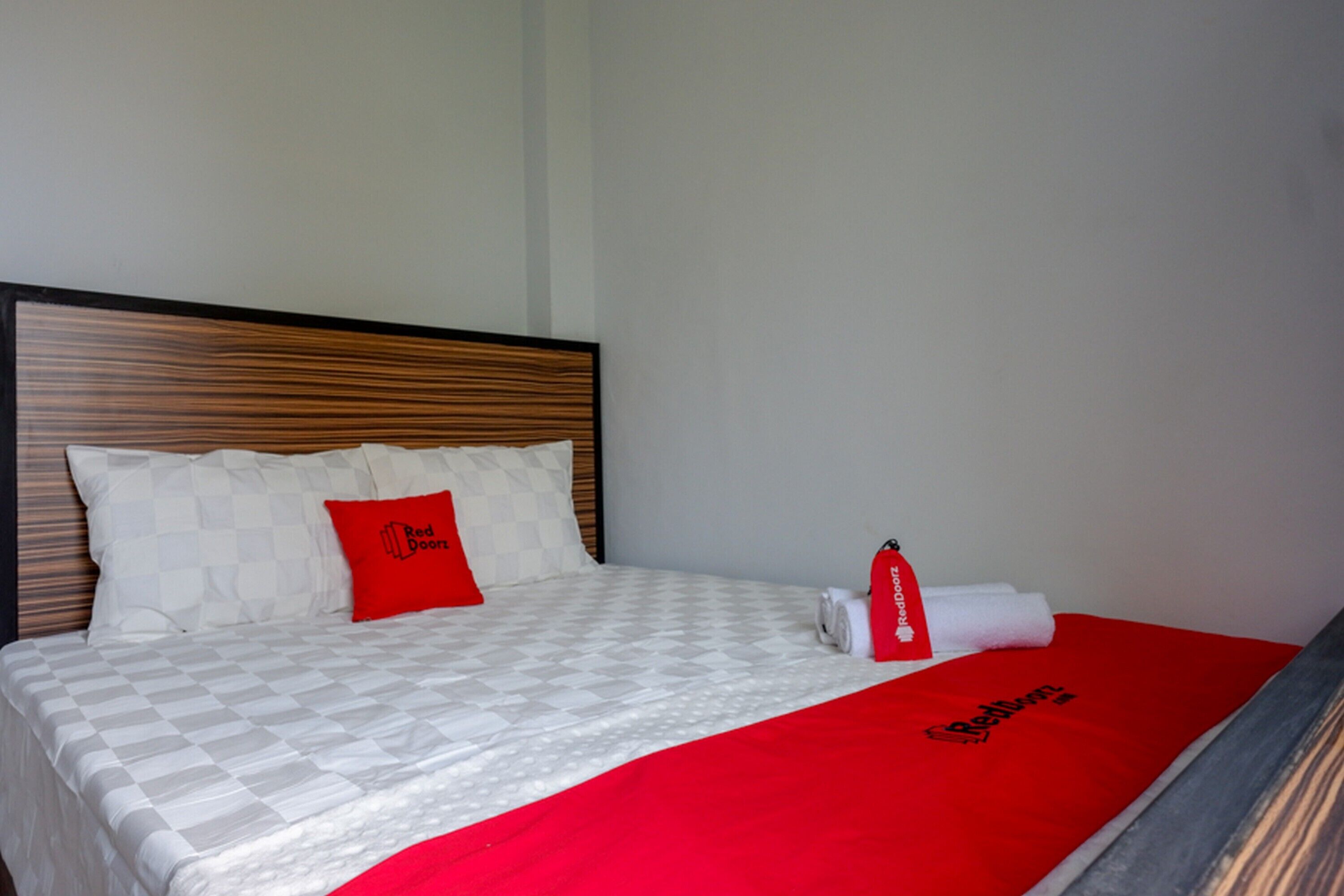 Hotel Viranza by RedDoorz