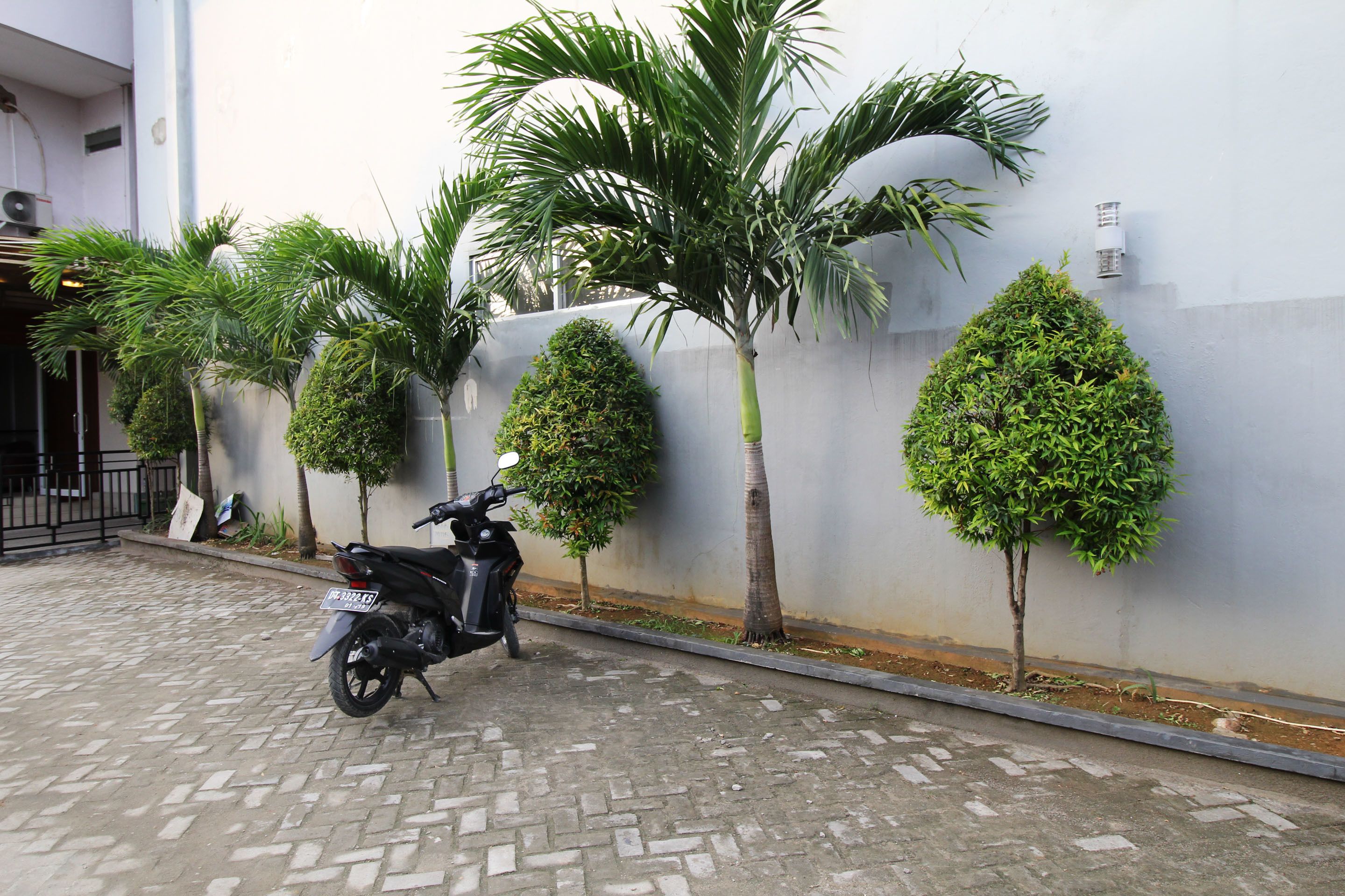 Zahra Syariah Hotel by Airy Rooms