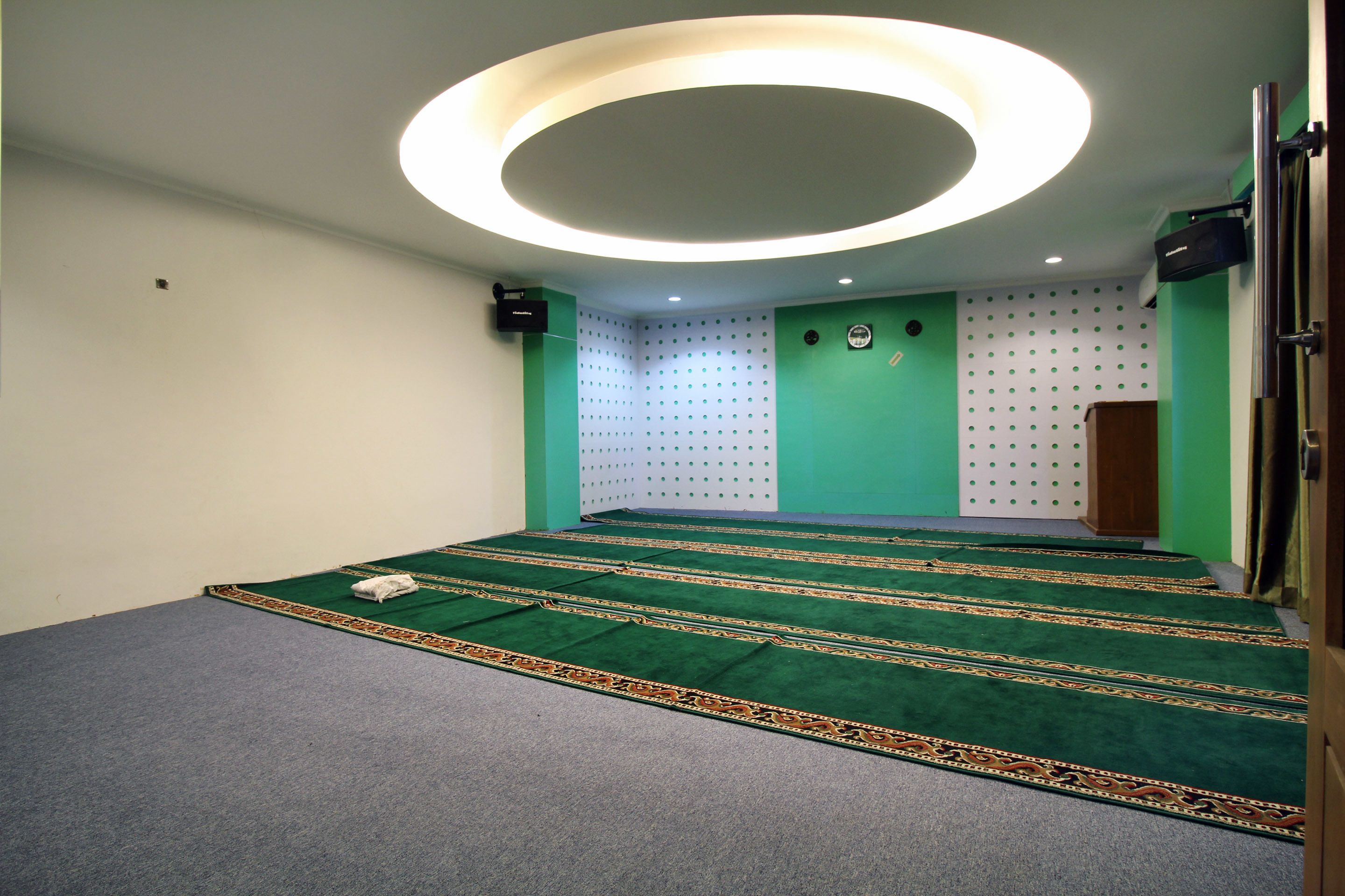Zahra Syariah Hotel by Airy Rooms