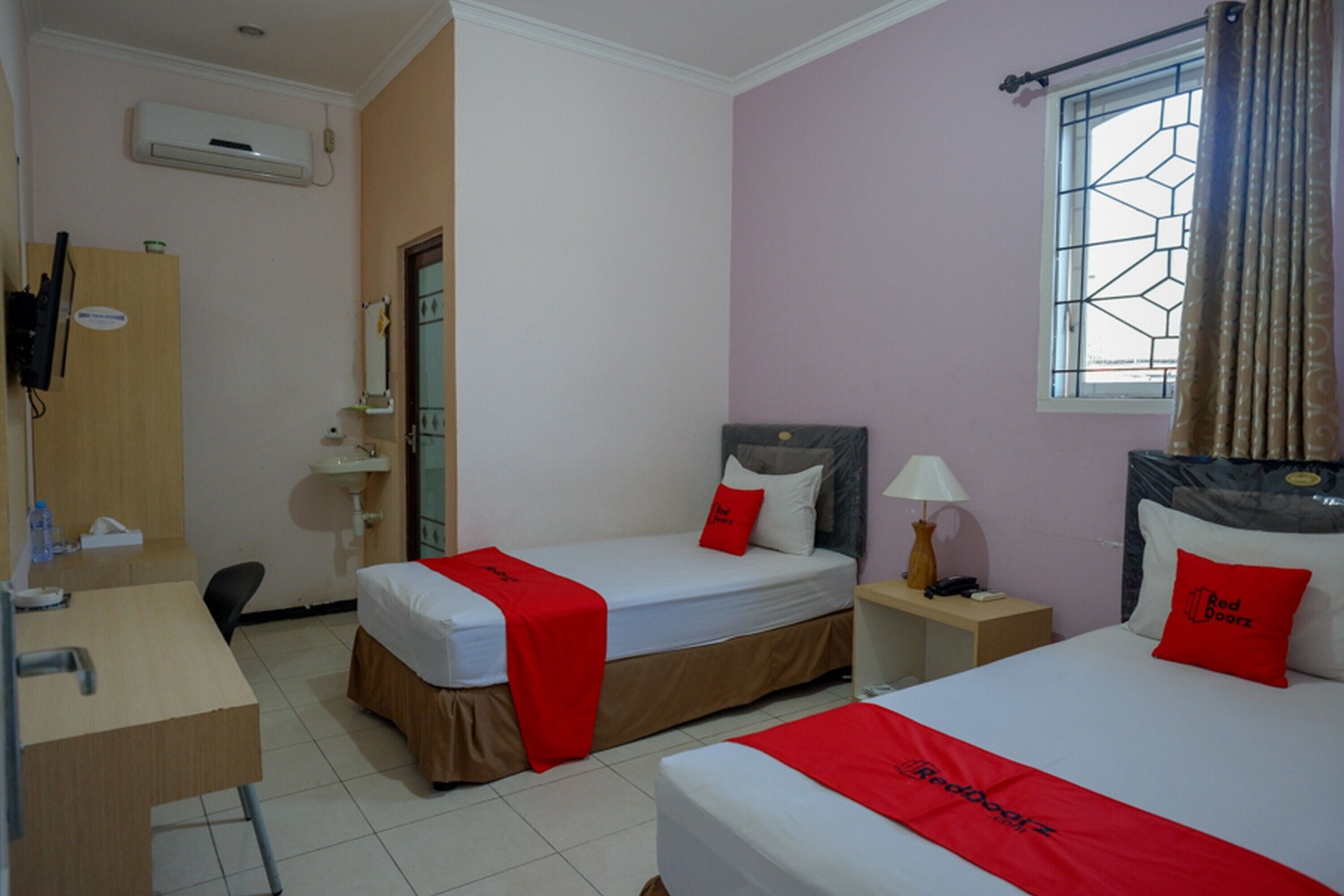 RedDoorz Plus Syariah @ Hotel Boulevard Luwuk
