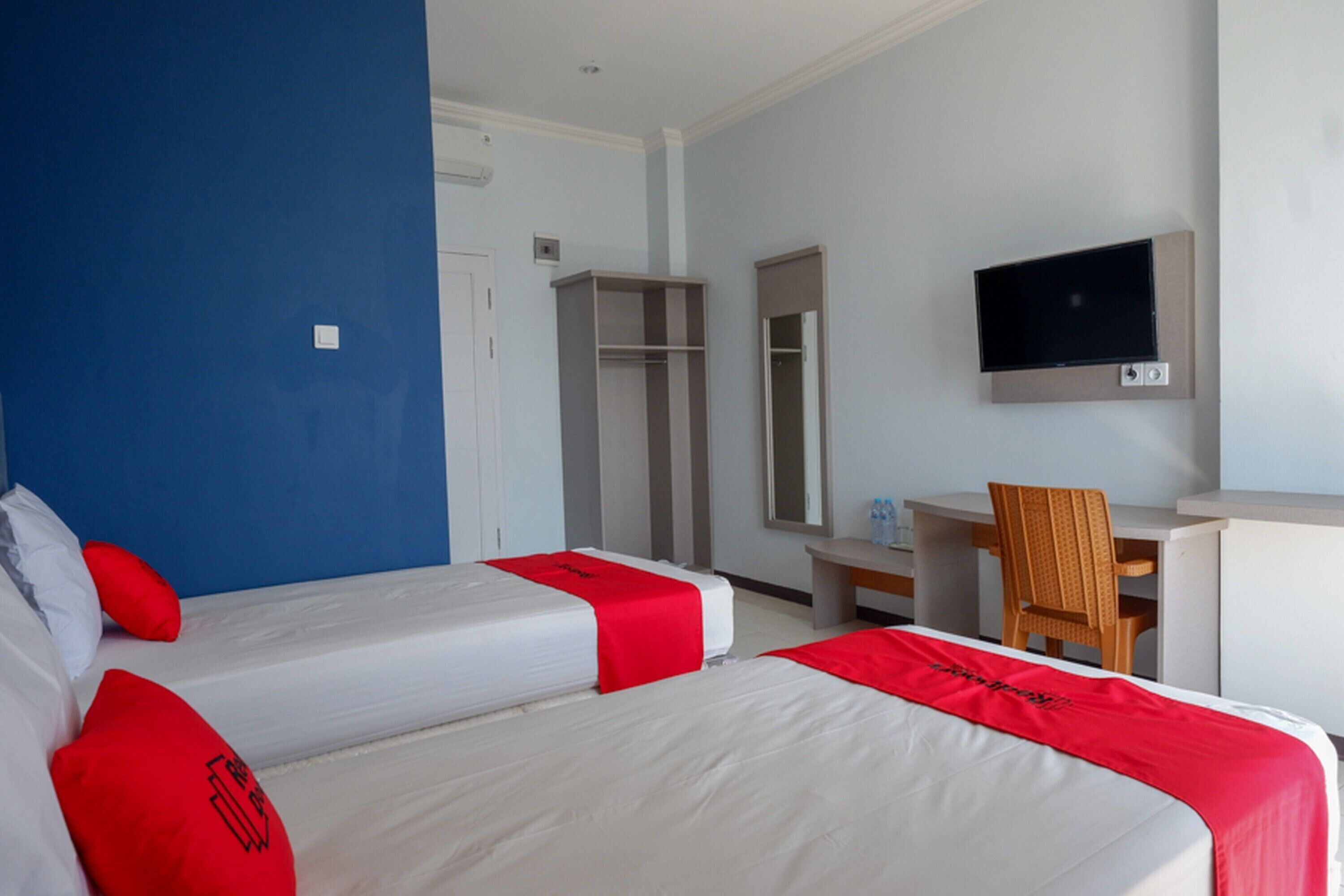 RedDoorz Plus Syariah @ Hotel Boulevard Luwuk