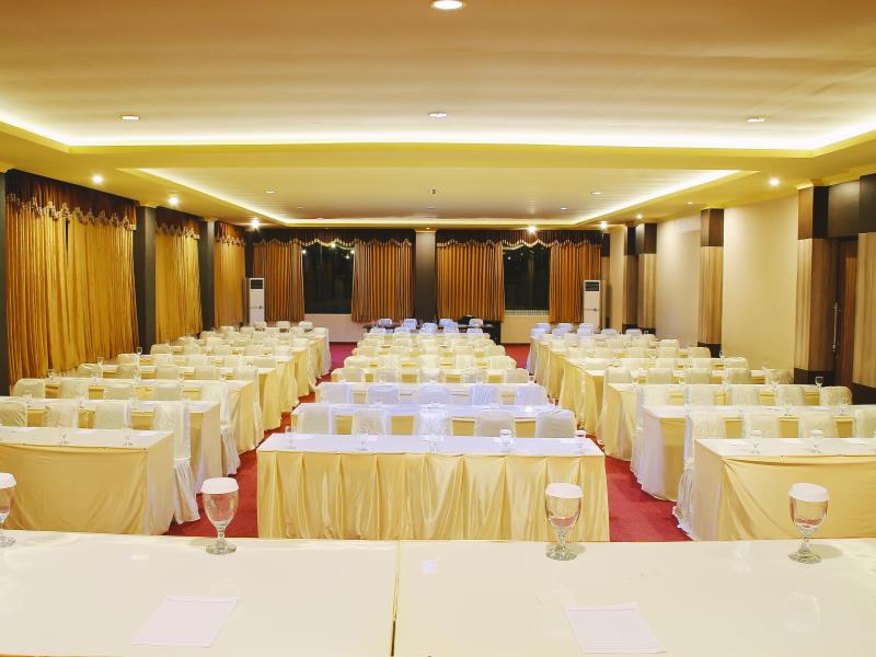 Istana Hotel & Resort