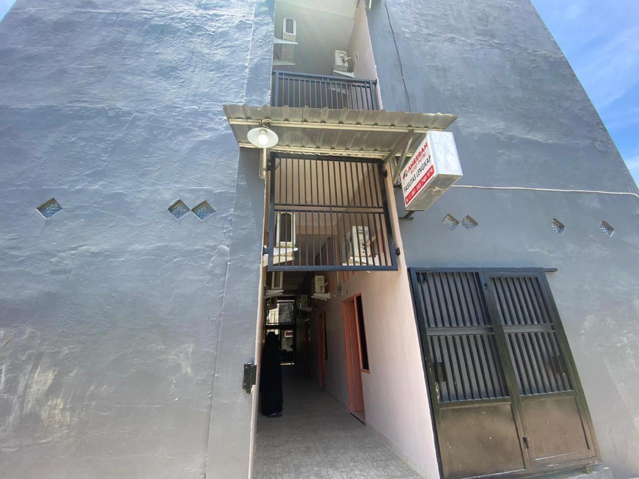 Almeerah Homestay Syariah by OYO Rooms