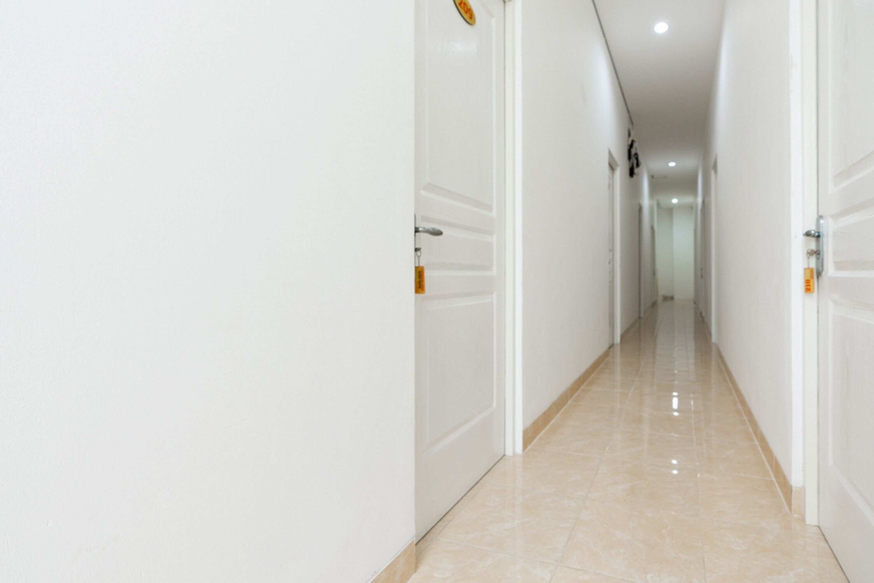 Cemerlang Guesthouse by RedDoorz