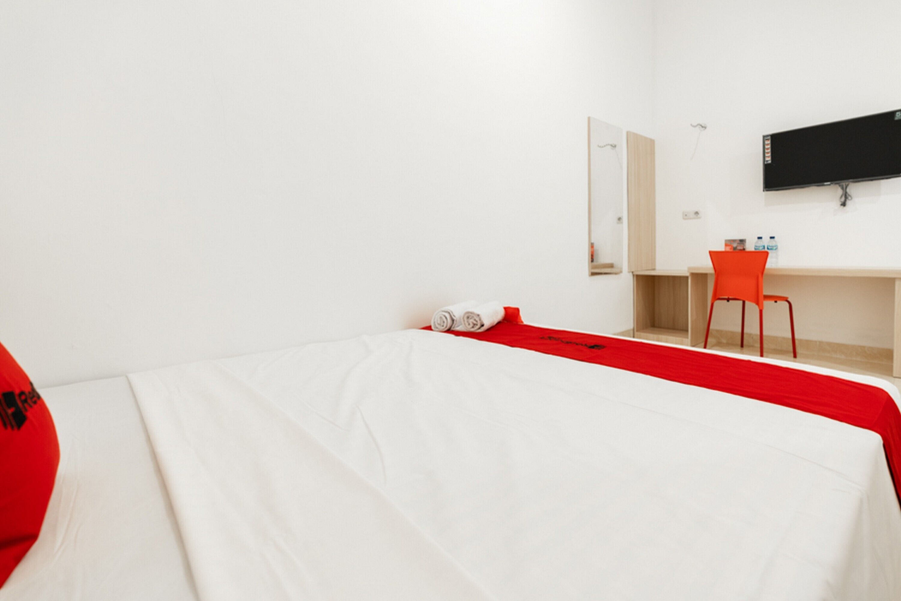 Cemerlang Guesthouse by RedDoorz