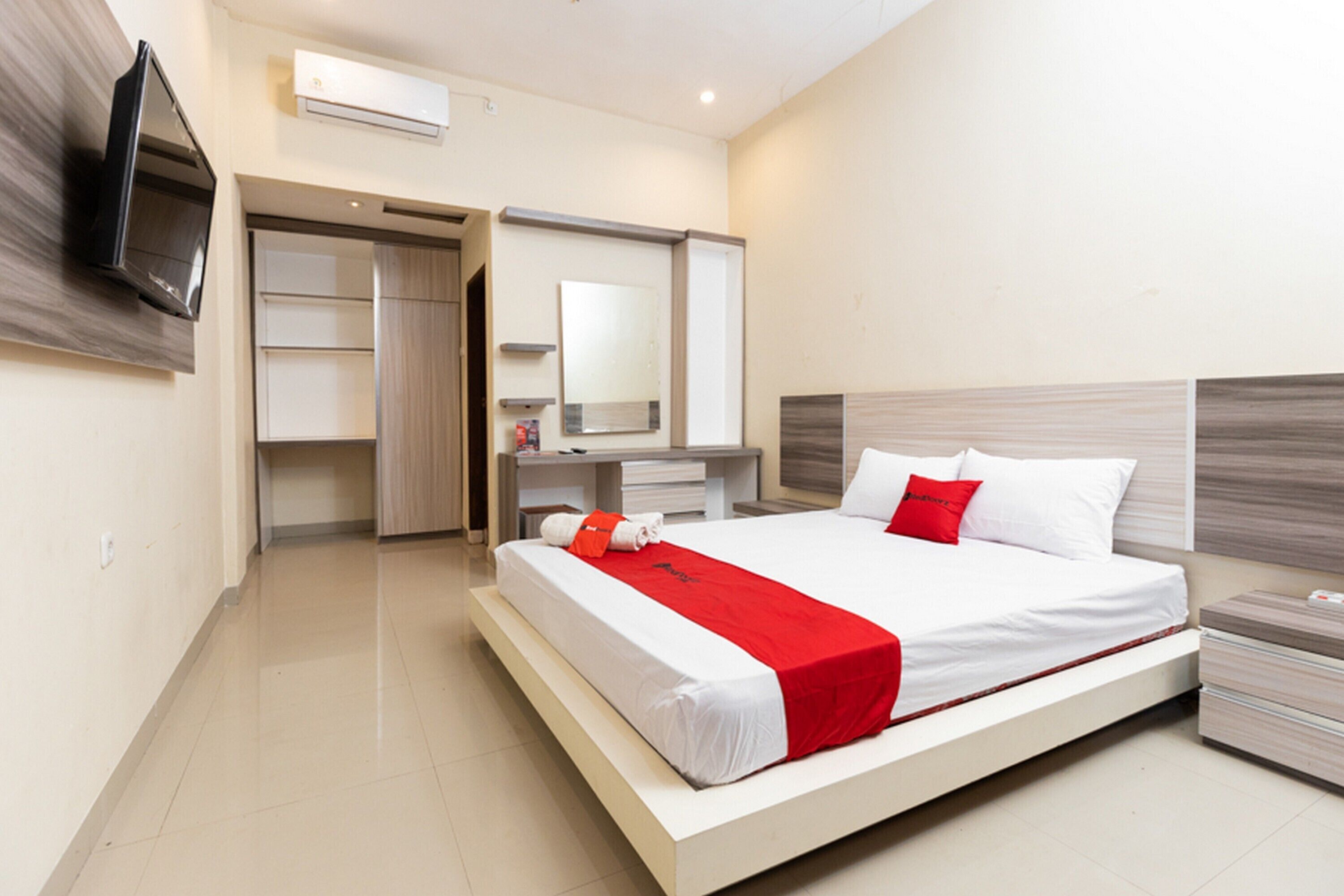 Dtata Guest House by Reddorz