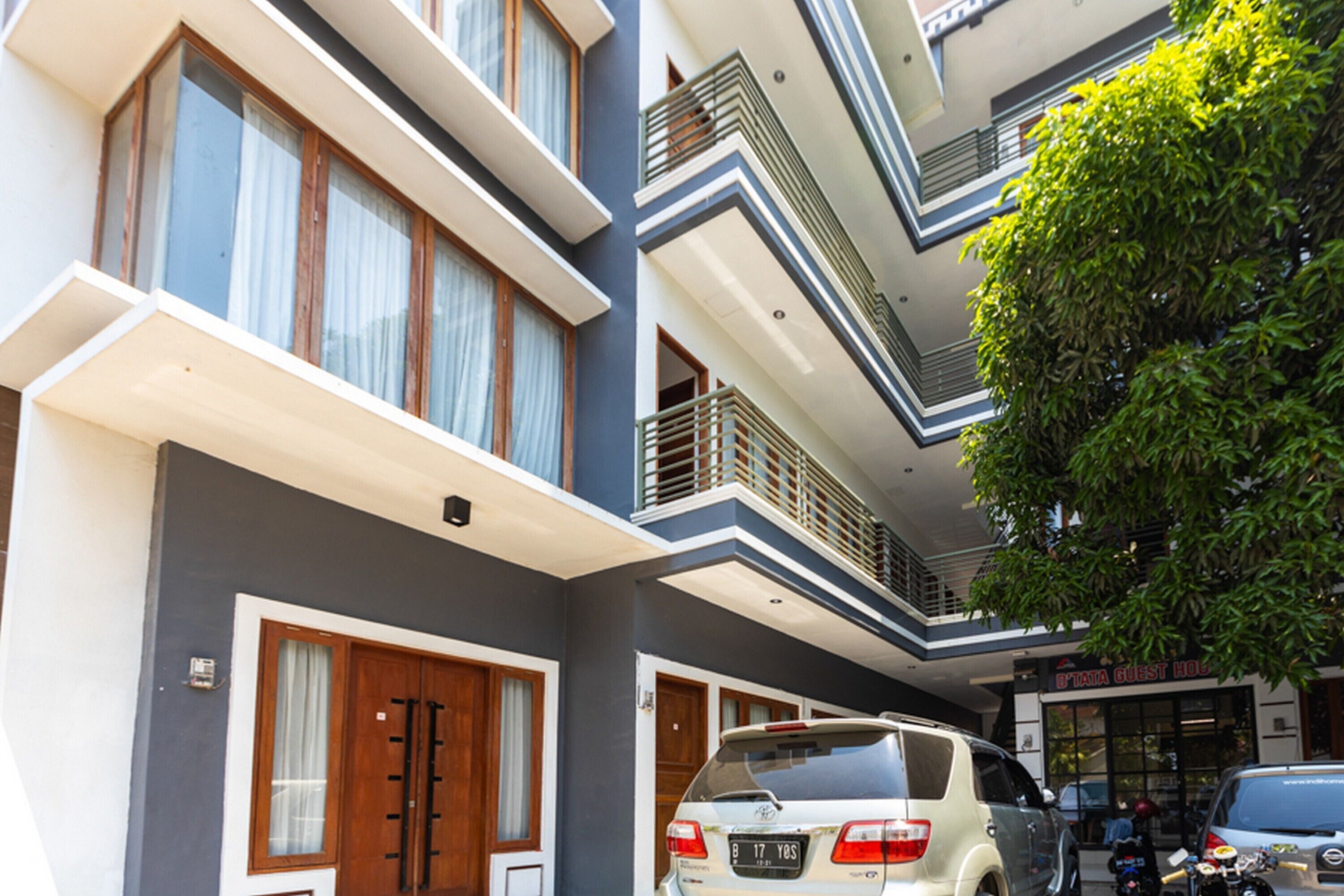 Dtata Guest House by Reddorz