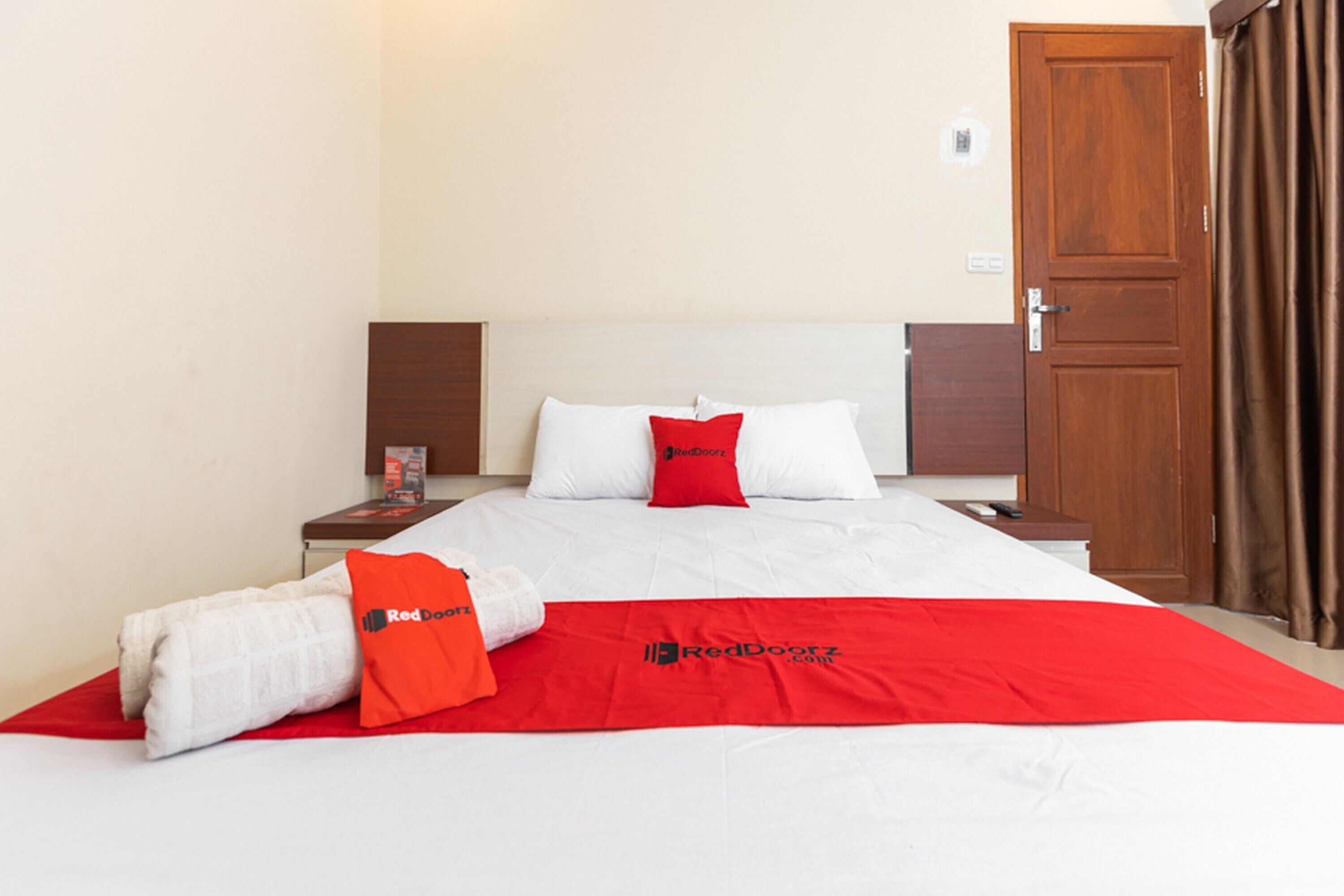 Dtata Guest House by Reddorz