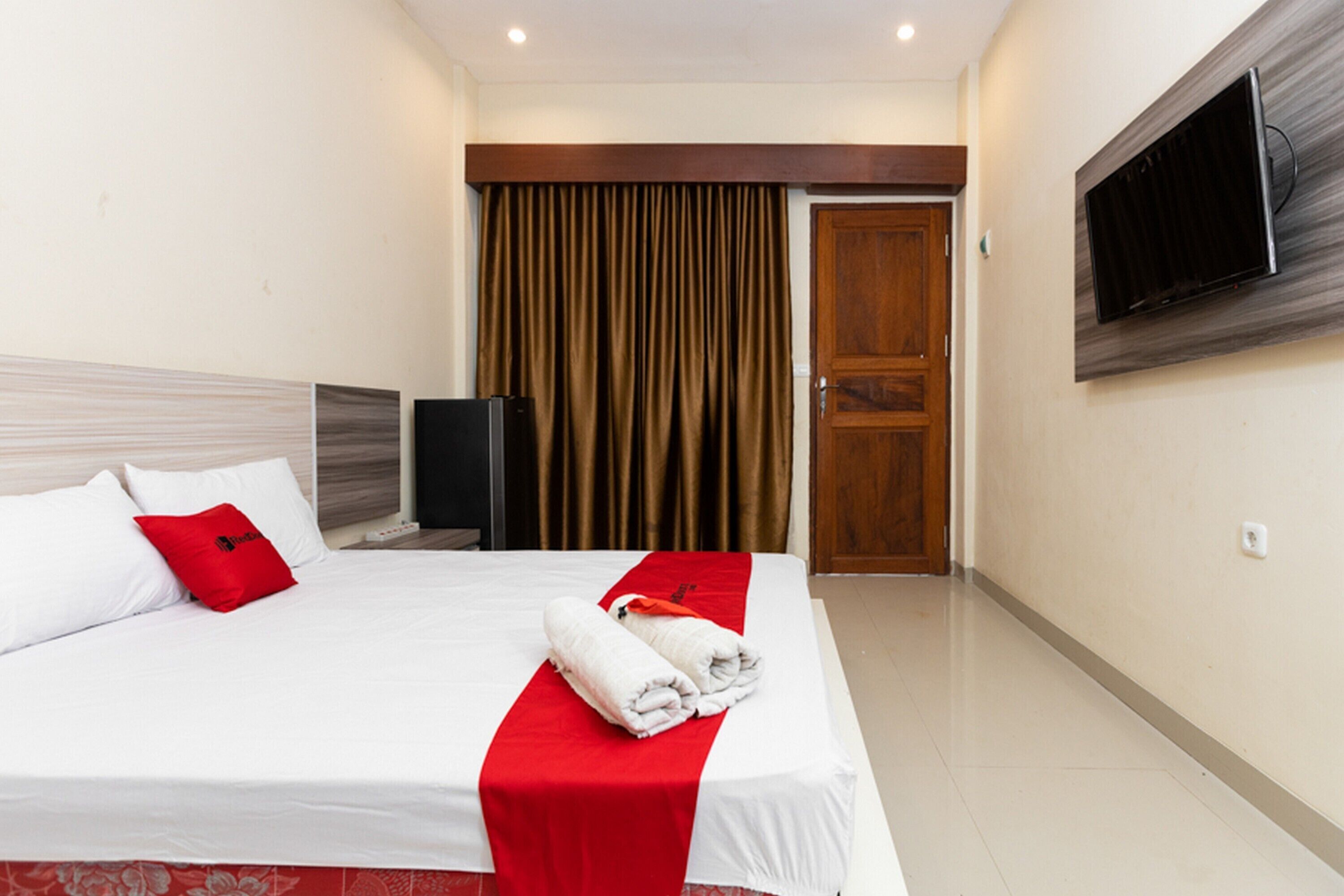 Dtata Guest House by Reddorz