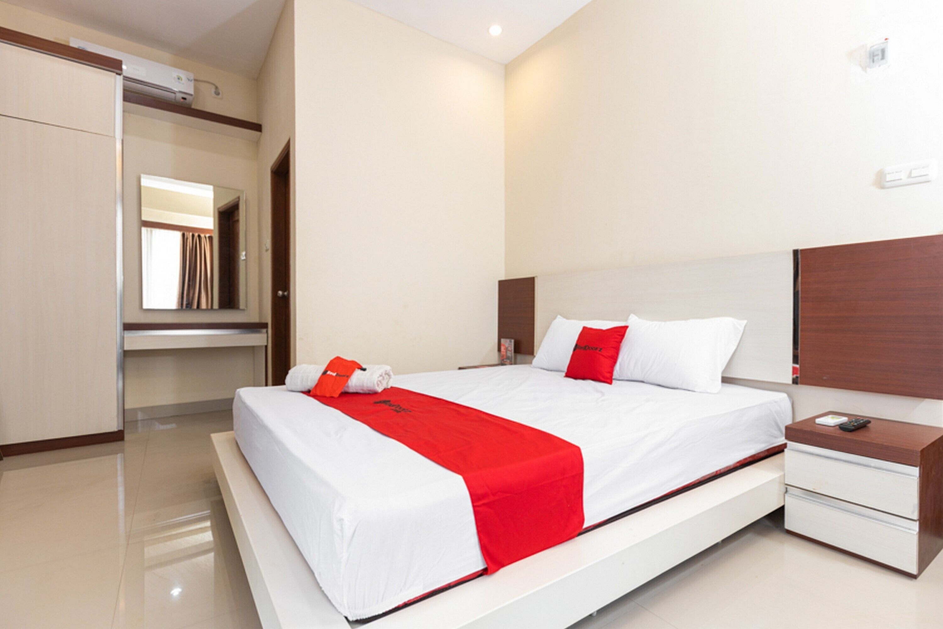 Dtata Guest House by Reddorz