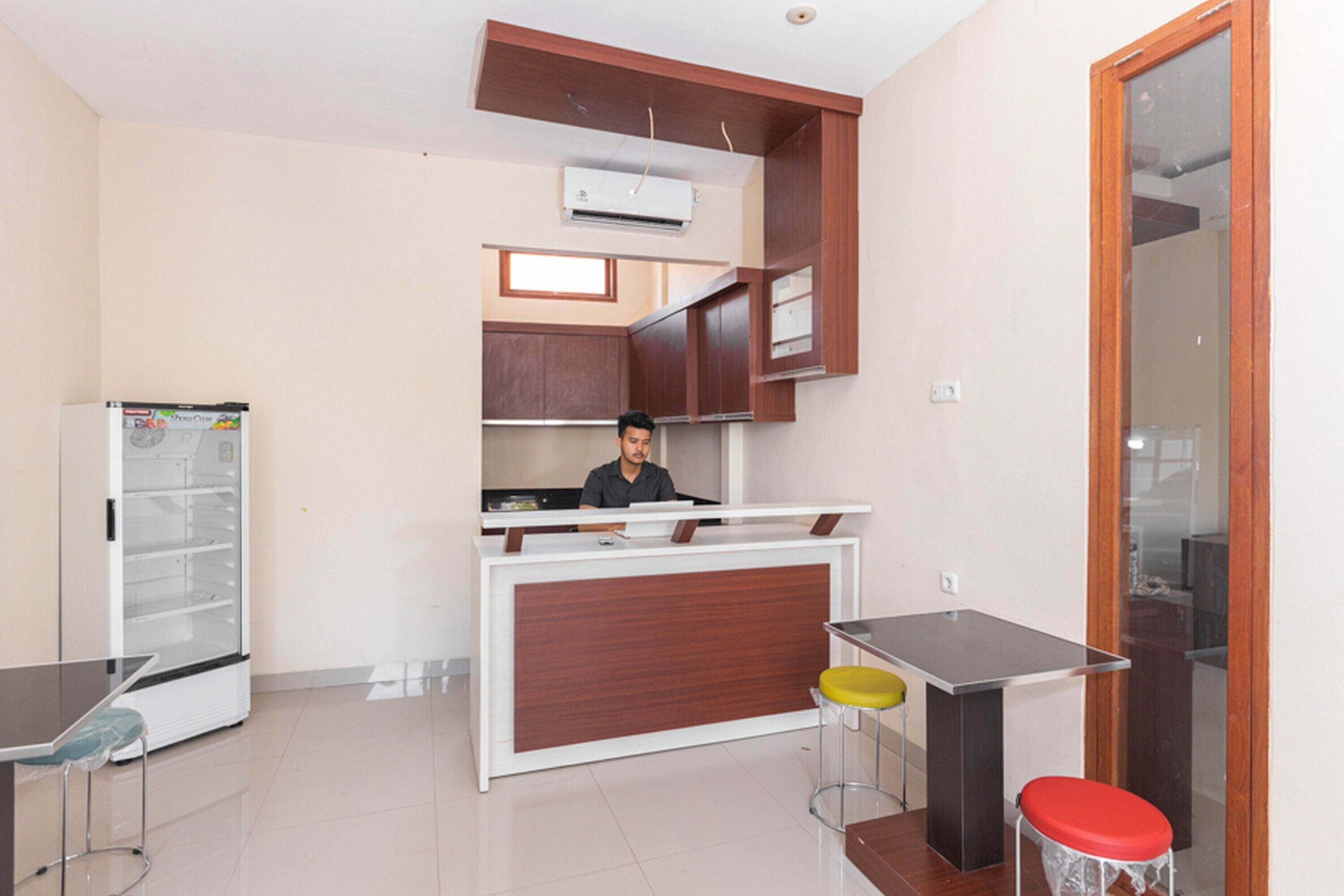 Dtata Guest House by Reddorz