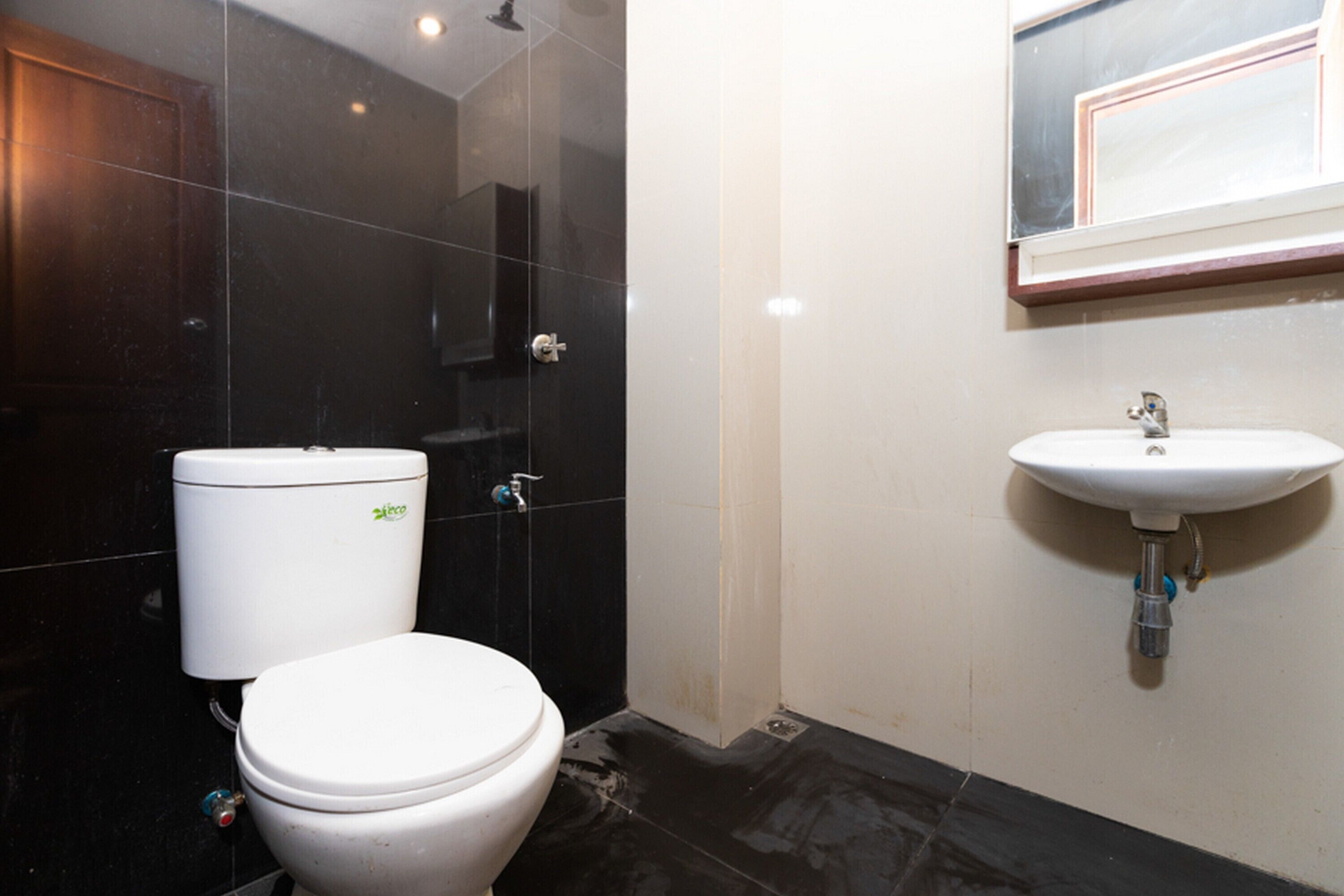 Dtata Guest House by Reddorz