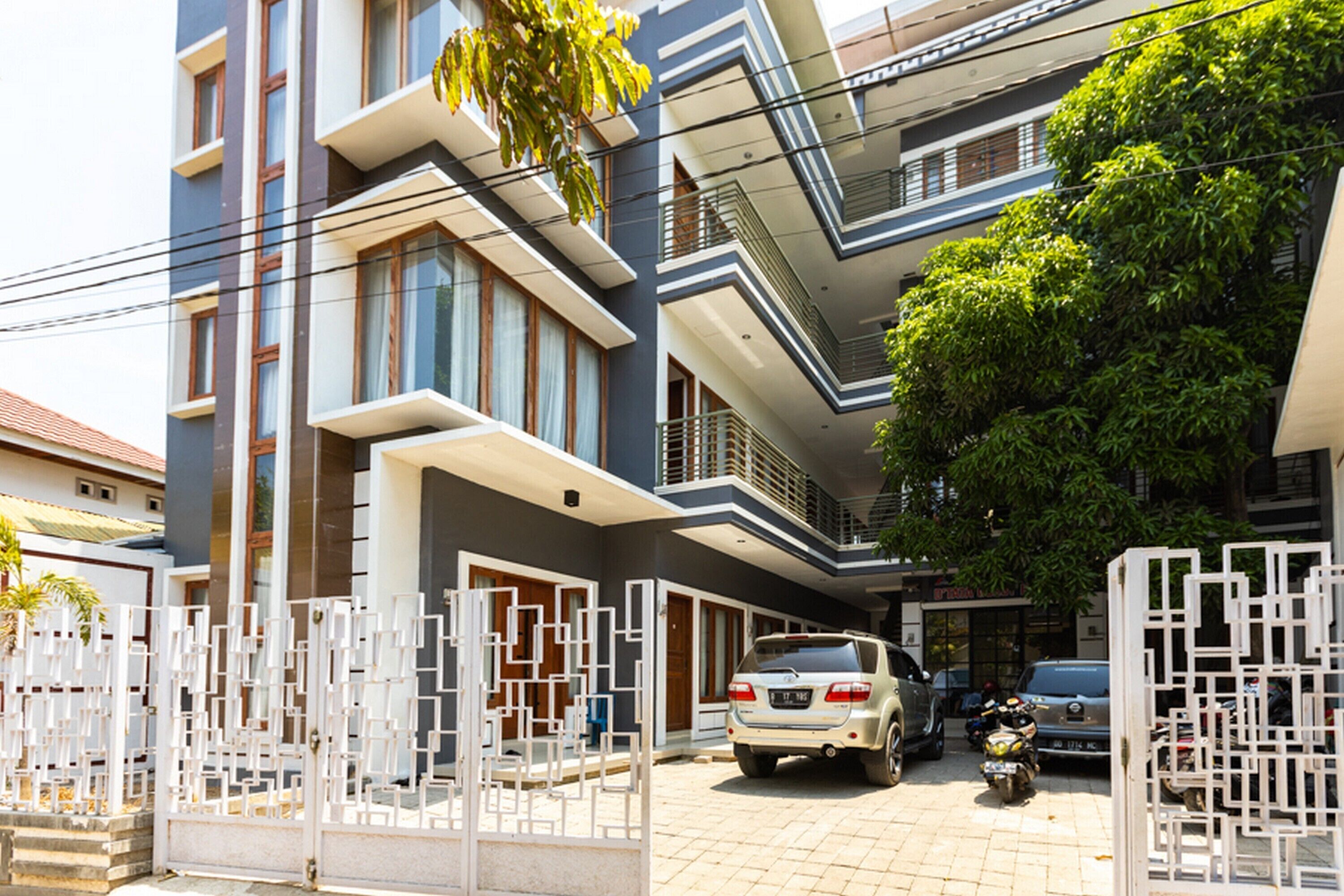 Dtata Guest House by Reddorz