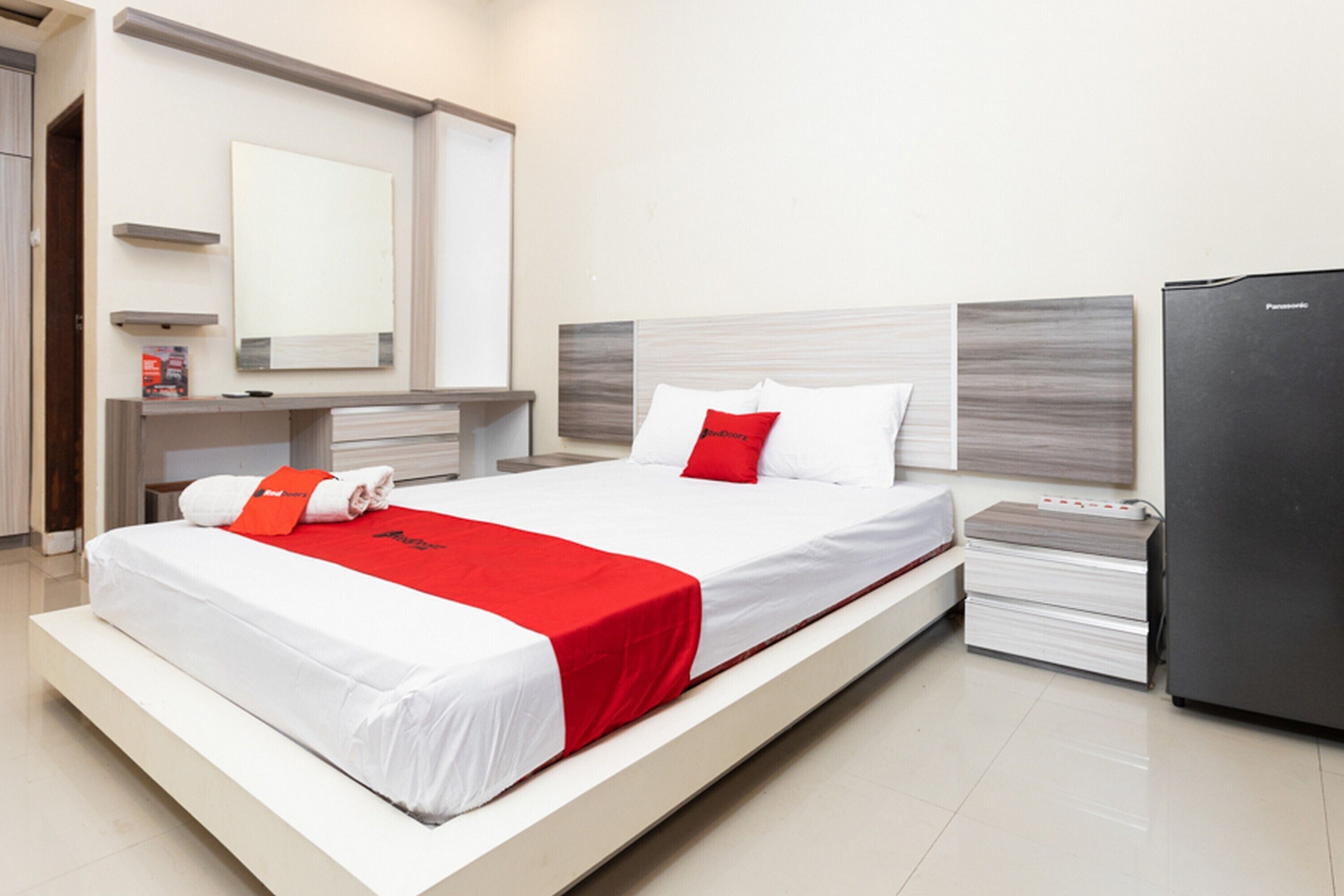 Dtata Guest House by Reddorz