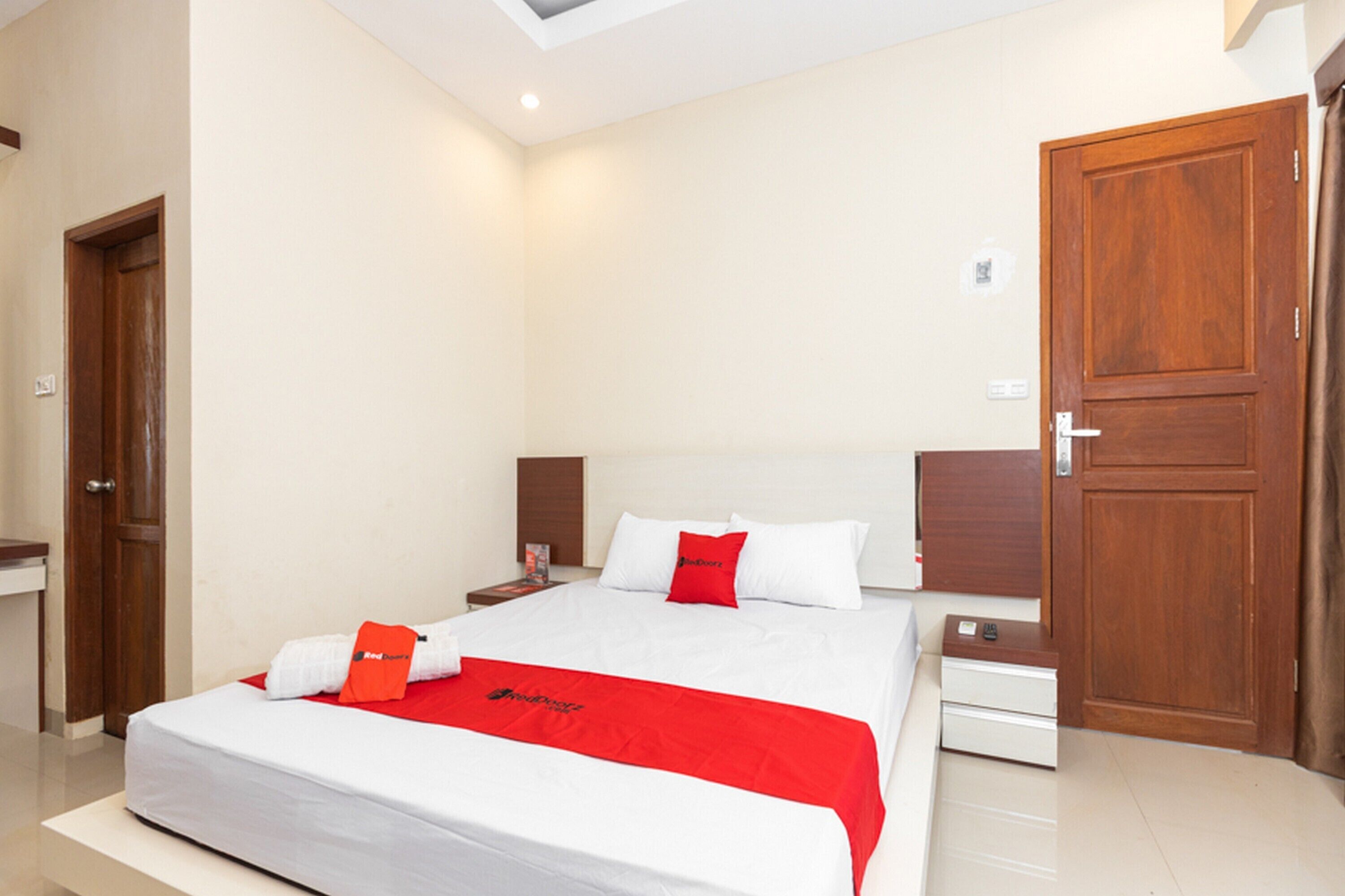 Dtata Guest House by Reddorz