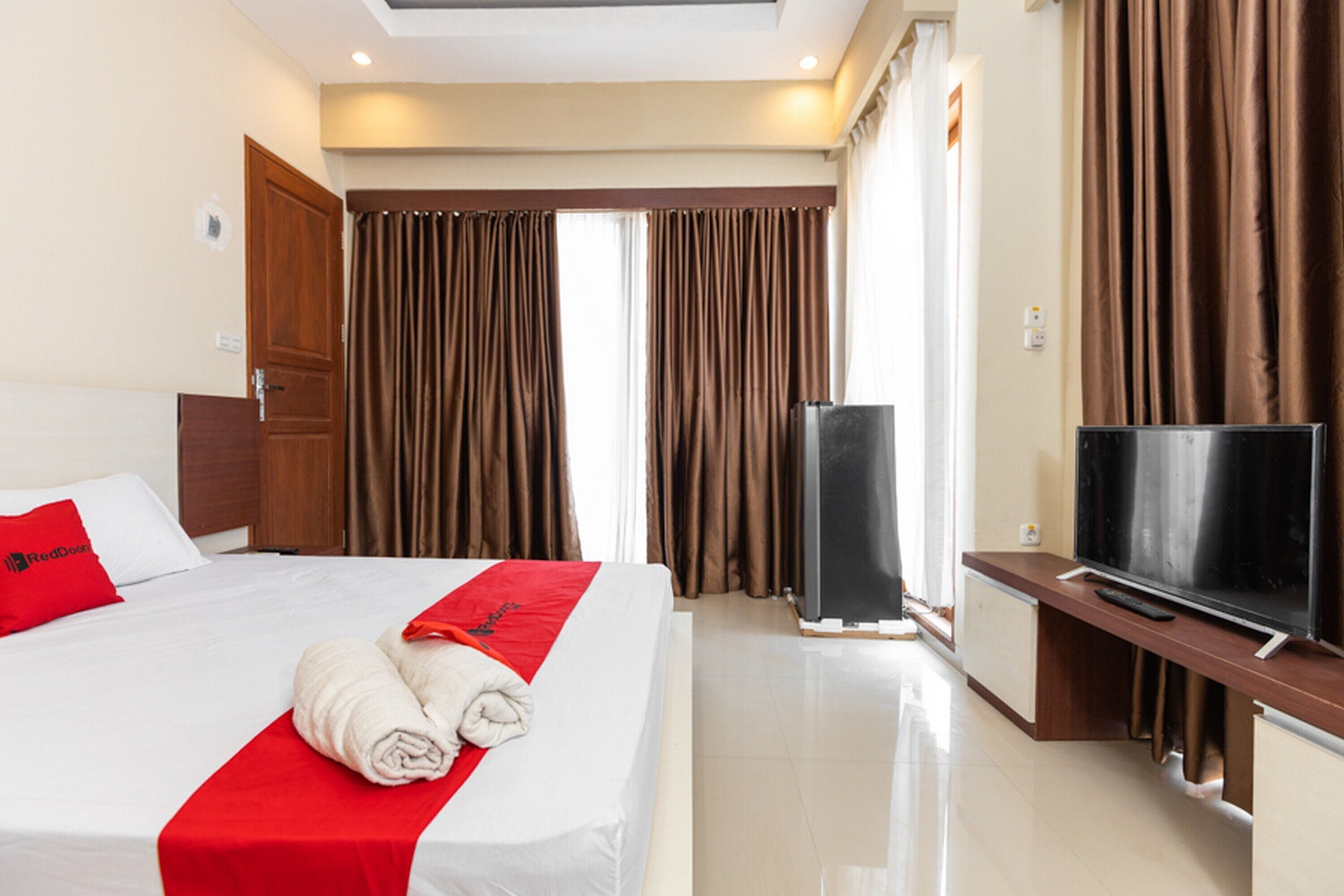 Dtata Guest House by Reddorz