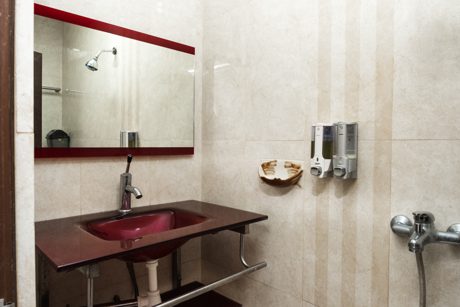 Erin Int Hotel by RedDoorz