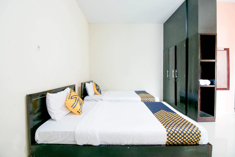 Grand Azizah by OYO Rooms