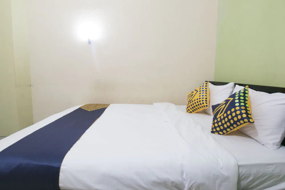 Grand Azizah by OYO Rooms