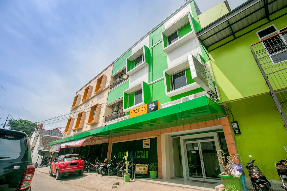 Grand Azizah by OYO Rooms
