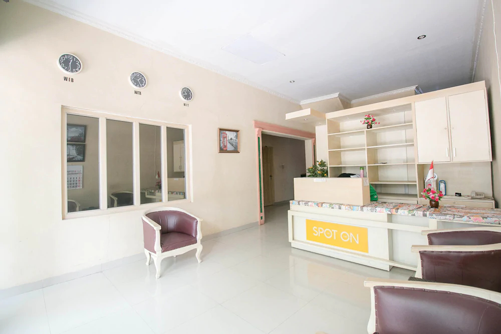 Grand Azizah by OYO Rooms