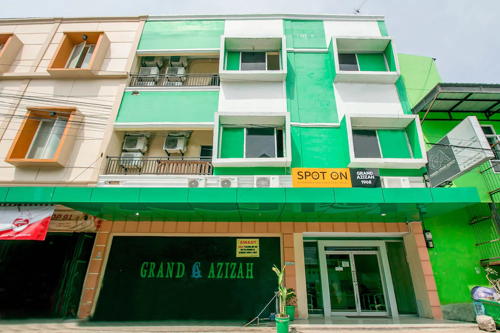 Grand Azizah by OYO Rooms