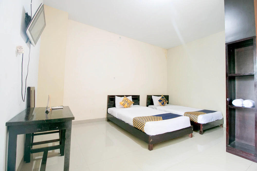 Grand Azizah by OYO Rooms