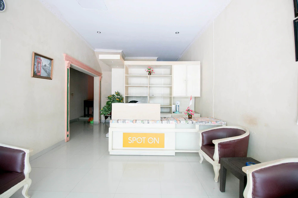 Grand Azizah by OYO Rooms