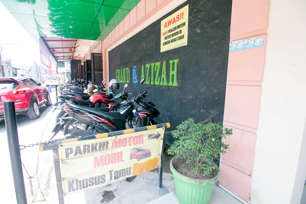 Grand Azizah by OYO Rooms