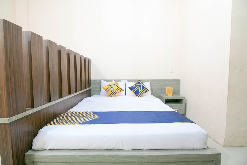 Grand Azizah by OYO Rooms