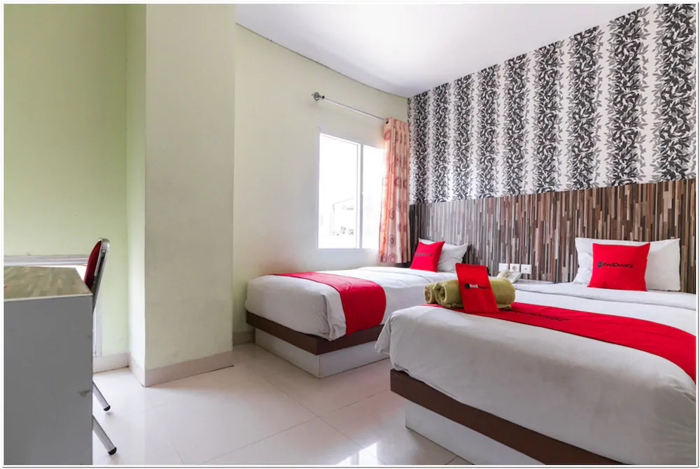 Green Hotel by RedDoorz