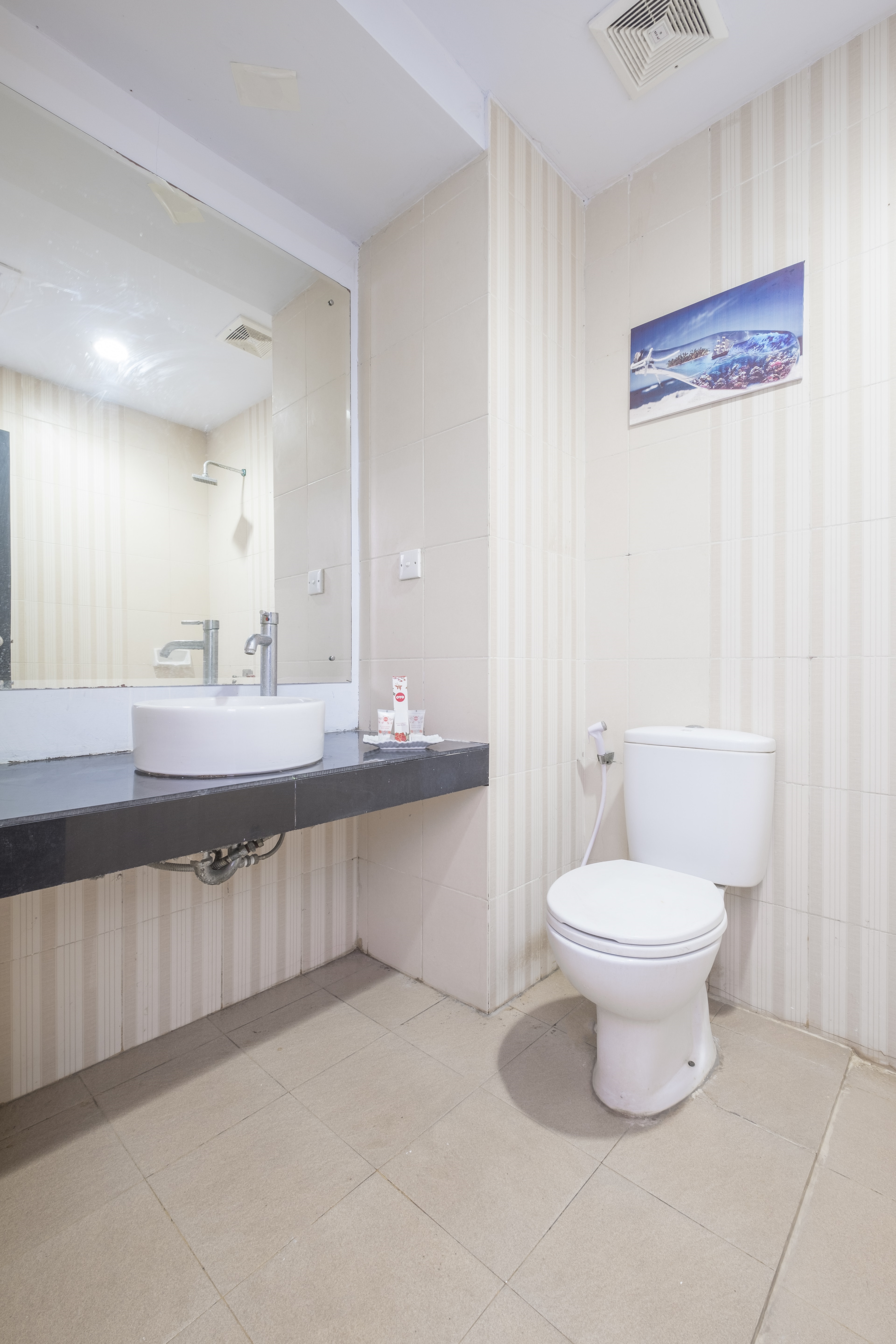 Hotel Asyra By OYO Rooms