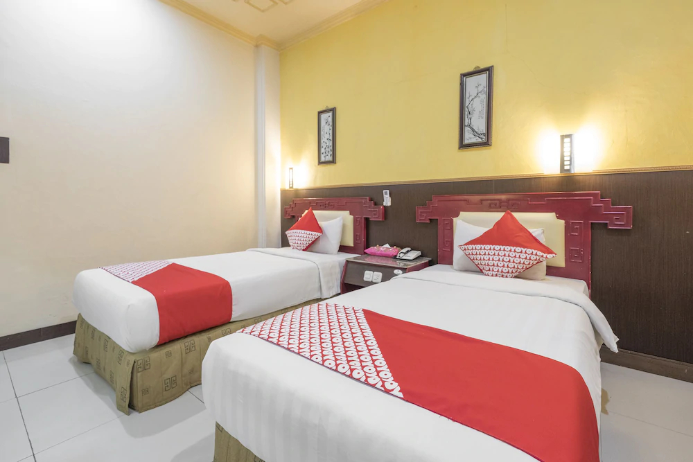 Dinasti Hotel by OYO Rooms