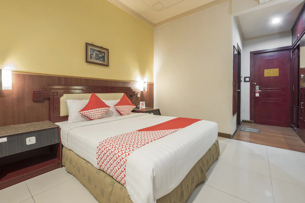 Dinasti Hotel by OYO Rooms