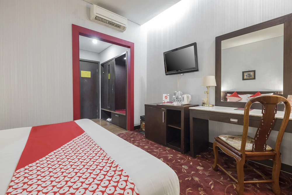 Dinasti Hotel by OYO Rooms