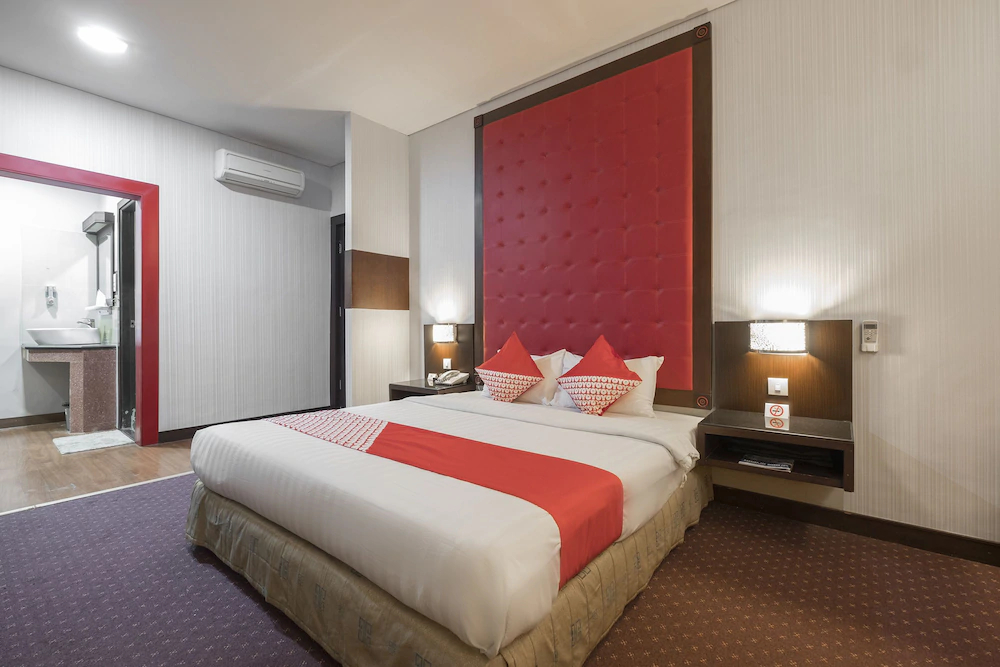 Dinasti Hotel by OYO Rooms