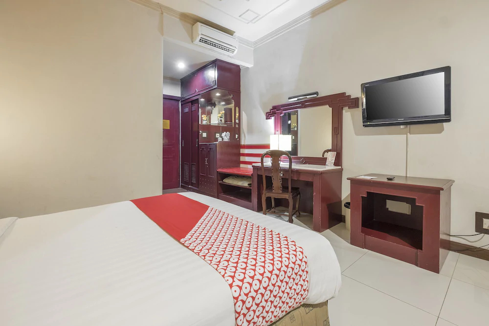 Dinasti Hotel by OYO Rooms