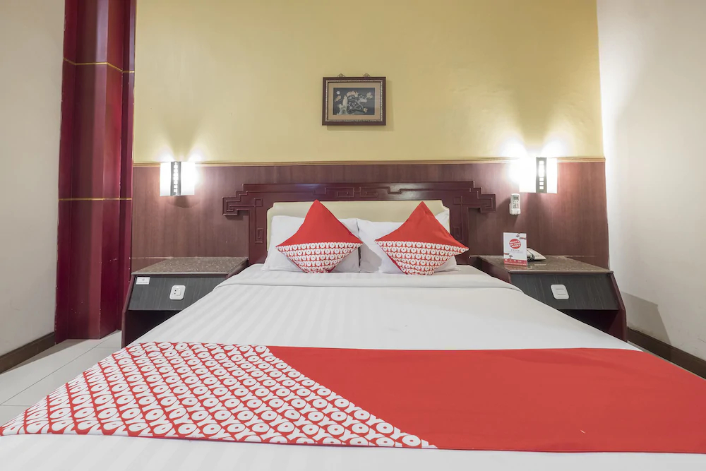 Dinasti Hotel by OYO Rooms