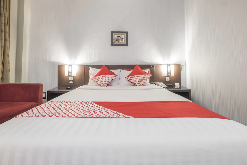 Dinasti Hotel by OYO Rooms