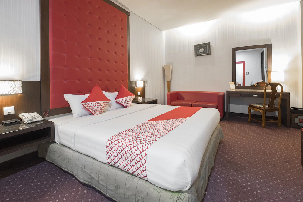 Dinasti Hotel by OYO Rooms